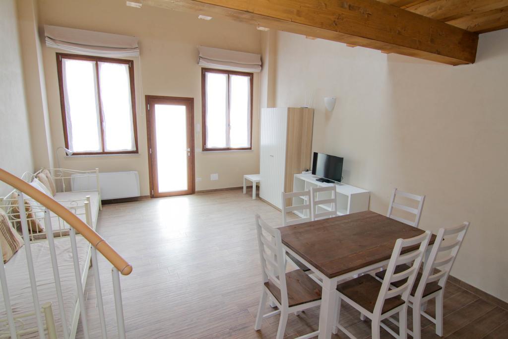 Agriturismo Cascina Della Fontana Лоди Номер фото